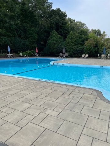206 Rock St M5, Norwood, MA 02062