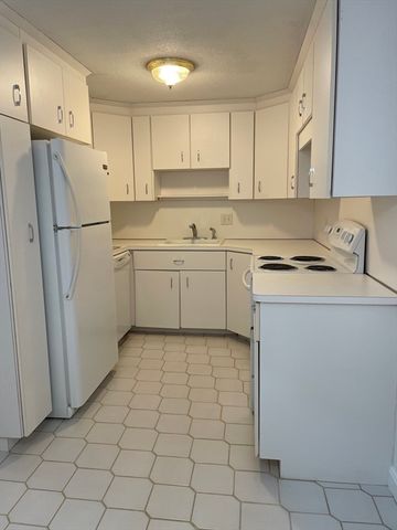 206 Rock St M5, Norwood, MA 02062