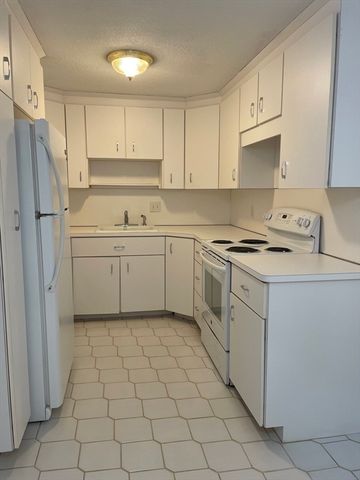 206 Rock St M5, Norwood, MA 02062