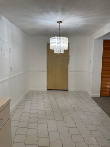 206 Rock St M5, Norwood, MA 02062