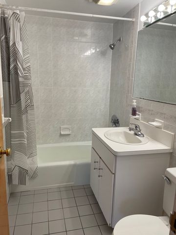 206 Rock St M5, Norwood, MA 02062
