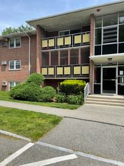 206 Rock St M5, Norwood, MA 02062