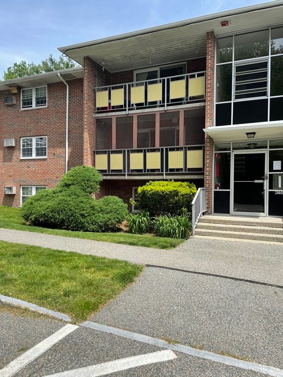 206 Rock St M5, Norwood, MA 02062