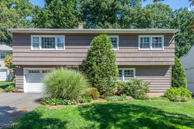 52 Channing Dr, Ringwood Boro, NJ 07456