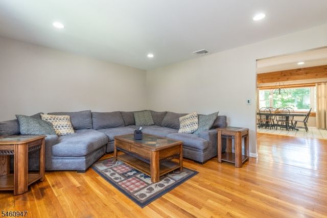 52 Channing Dr, Ringwood Boro, NJ 07456