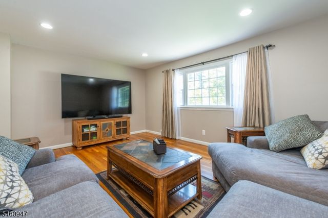 52 Channing Dr, Ringwood Boro, NJ 07456
