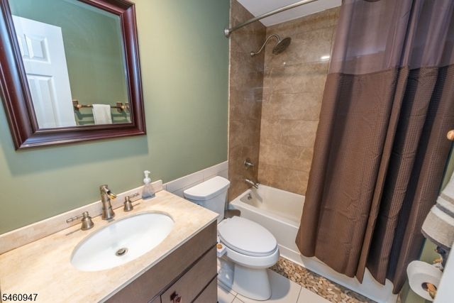 52 Channing Dr, Ringwood Boro, NJ 07456