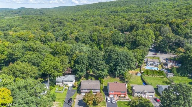 52 Channing Dr, Ringwood Boro, NJ 07456