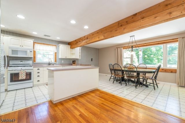 52 Channing Dr, Ringwood Boro, NJ 07456