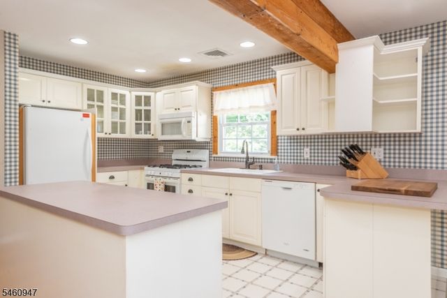52 Channing Dr, Ringwood Boro, NJ 07456