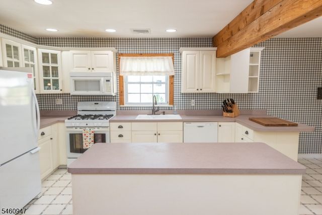 52 Channing Dr, Ringwood Boro, NJ 07456