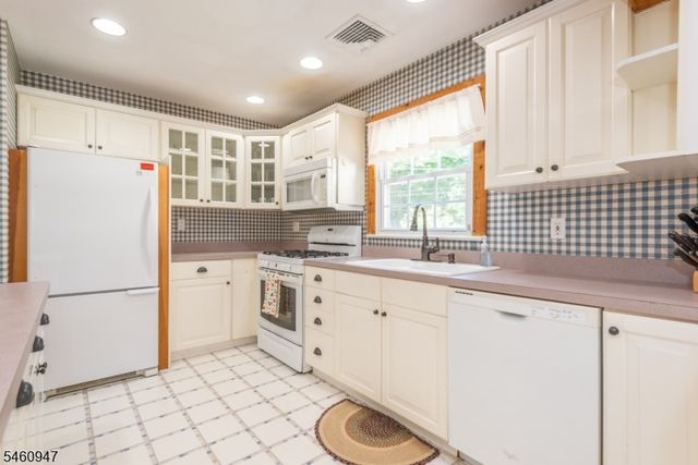 52 Channing Dr, Ringwood Boro, NJ 07456