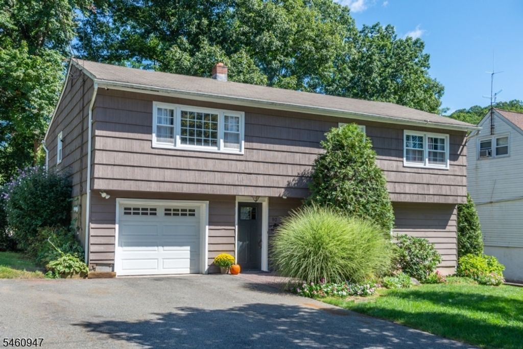 52 Channing Dr, Ringwood Boro, NJ 07456