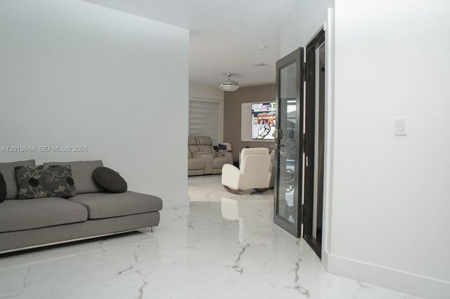 4180 NE 21st St, Homestead, FL 33033