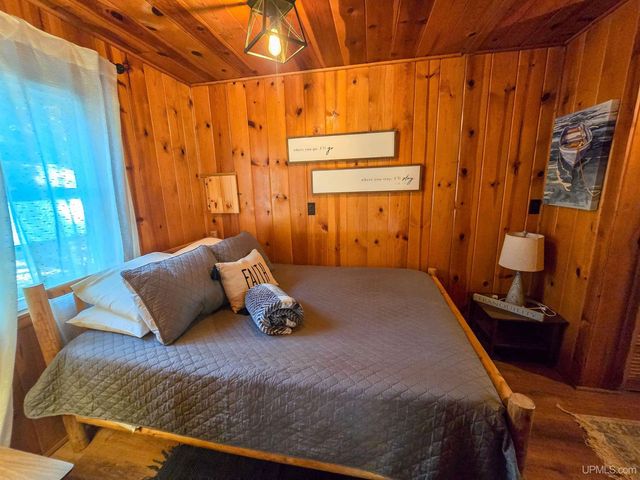 11573 County Road 440 Road, Wetmore, MI 49895