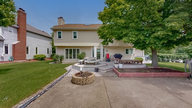 3527 Hobbes Drive, Naperville, IL 60564