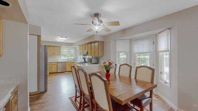 3527 Hobbes Drive, Naperville, IL 60564