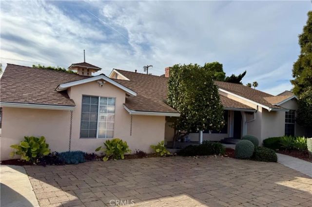5517 Woodman Ave., Sherman Oaks, CA 91401