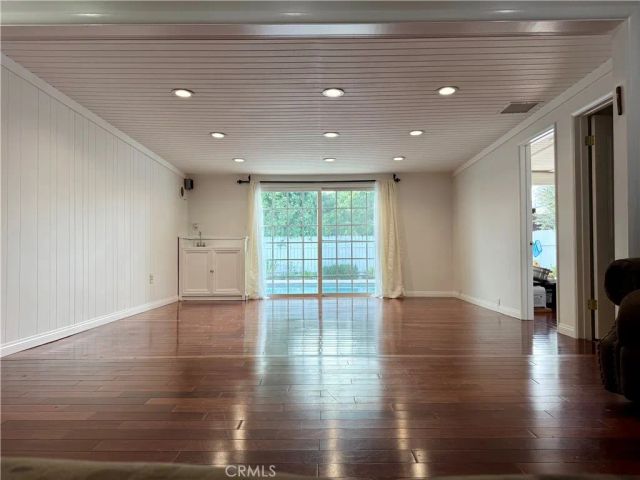 5517 Woodman Ave., Sherman Oaks, CA 91401