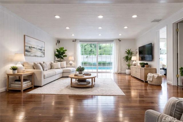 5517 Woodman Ave., Sherman Oaks, CA 91401