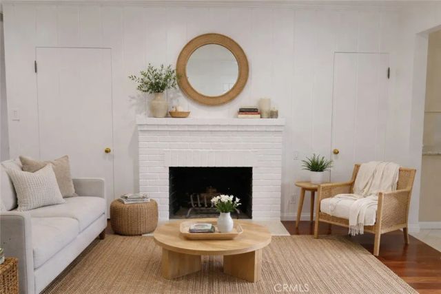 5517 Woodman Ave., Sherman Oaks, CA 91401