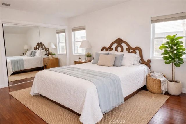 5517 Woodman Ave., Sherman Oaks, CA 91401