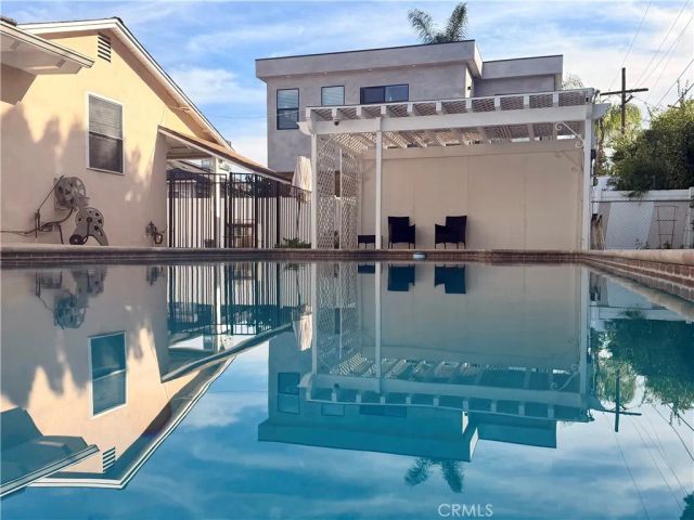 5517 Woodman Ave., Sherman Oaks, CA 91401