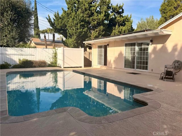 5517 Woodman Ave., Sherman Oaks, CA 91401