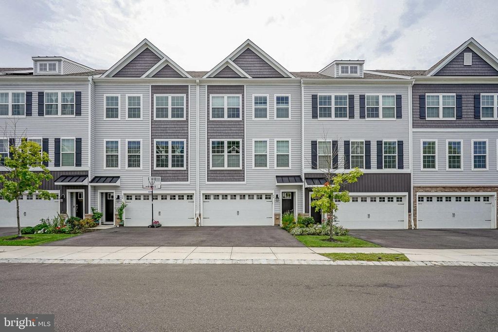 60 AUTUMN PARK DR, Medford, NJ 08055