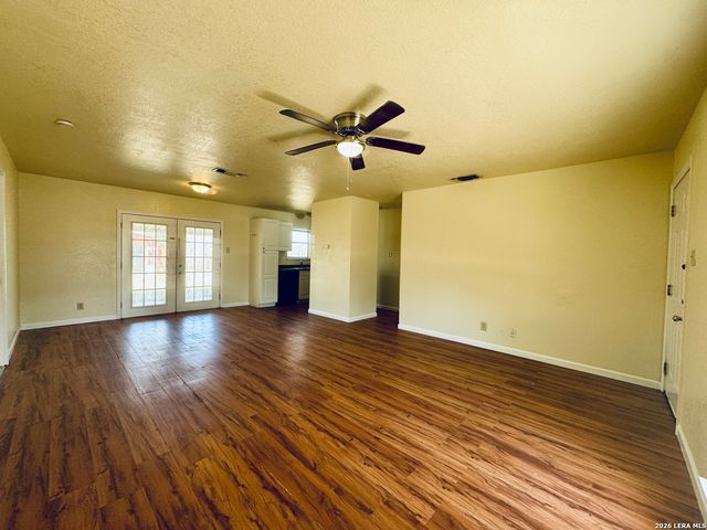 1077 Valley Forge Dr, Schertz, TX 78154