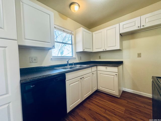 1077 Valley Forge Dr, Schertz, TX 78154