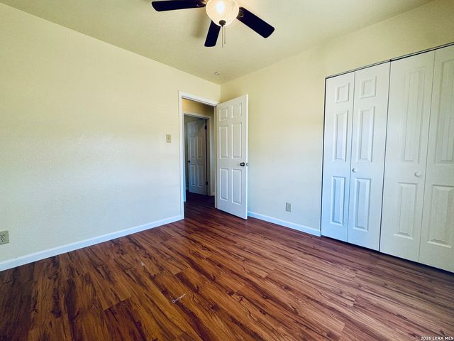 1077 Valley Forge Dr, Schertz, TX 78154