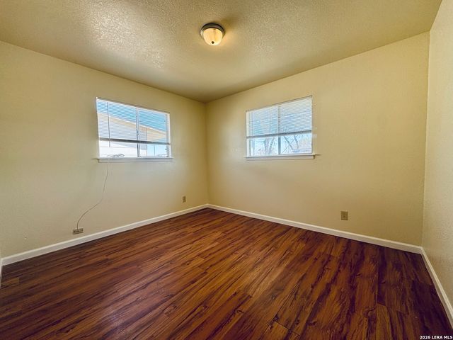 1077 Valley Forge Dr, Schertz, TX 78154