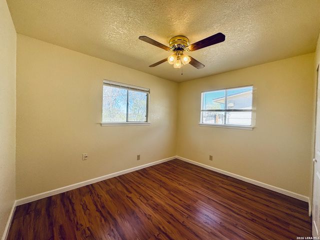 1077 Valley Forge Dr, Schertz, TX 78154