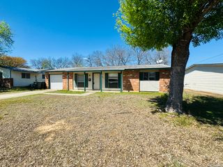 1077 Valley Forge Dr, Schertz, TX 78154