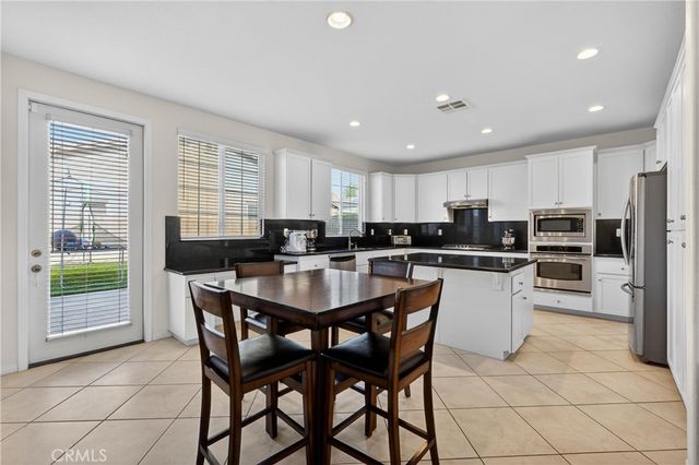 34581 Spindle Tree, Winchester, CA 92596