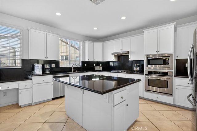 34581 Spindle Tree, Winchester, CA 92596