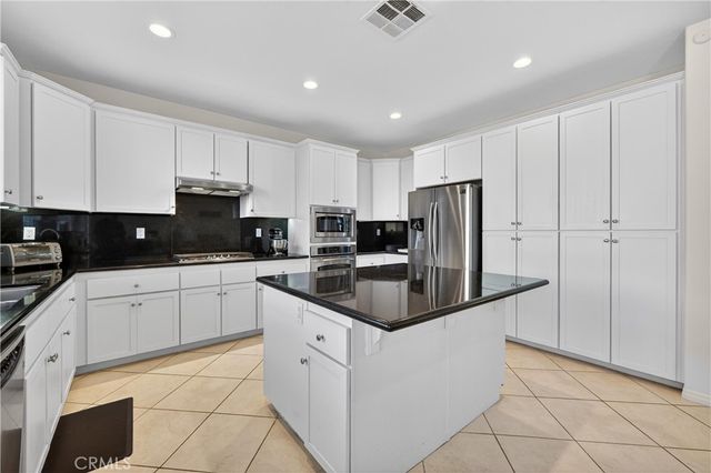 34581 Spindle Tree, Winchester, CA 92596