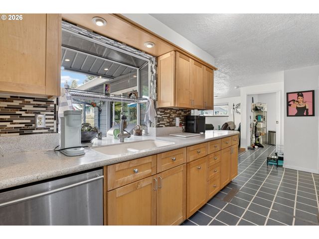 22280 S KAMRATH Rd, Oregon City, OR 97045
