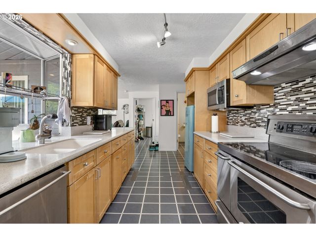 22280 S KAMRATH Rd, Oregon City, OR 97045