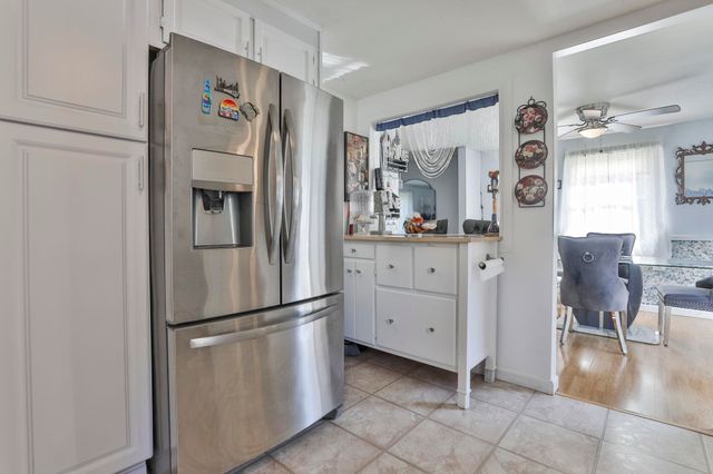 8 Ledgewood Drive, Derry, NH 03038