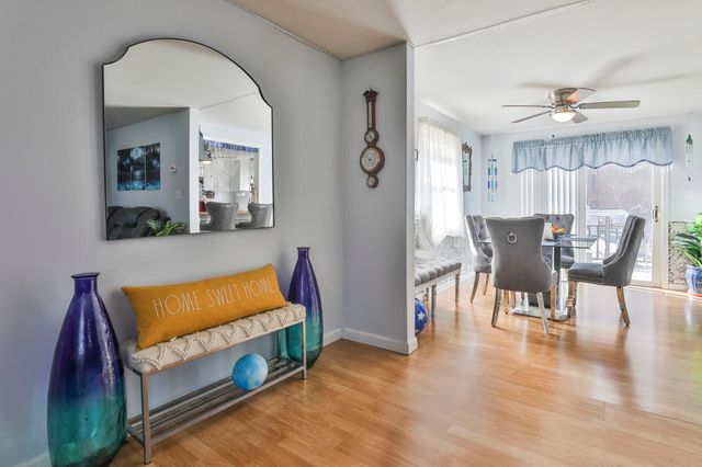 8 Ledgewood Drive, Derry, NH 03038