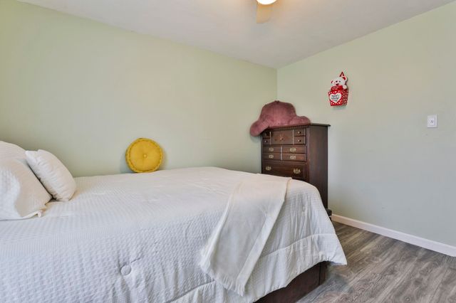 8 Ledgewood Drive, Derry, NH 03038