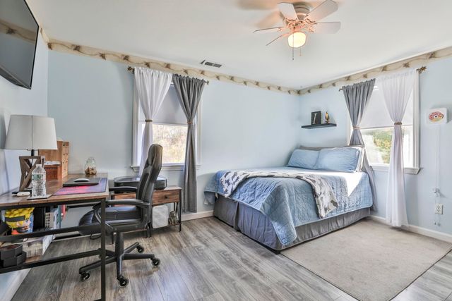 8 Ledgewood Drive, Derry, NH 03038