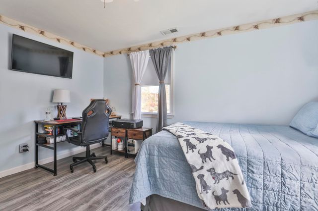 8 Ledgewood Drive, Derry, NH 03038