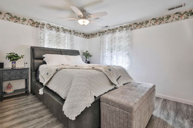 8 Ledgewood Drive, Derry, NH 03038