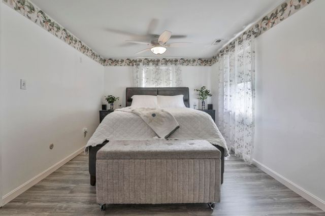 8 Ledgewood Drive, Derry, NH 03038