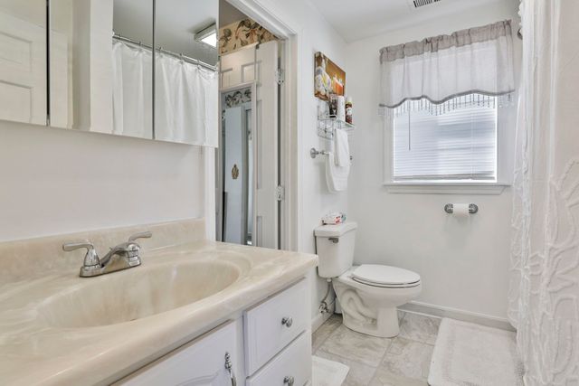 8 Ledgewood Drive, Derry, NH 03038