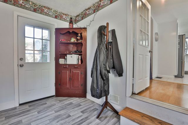 8 Ledgewood Drive, Derry, NH 03038