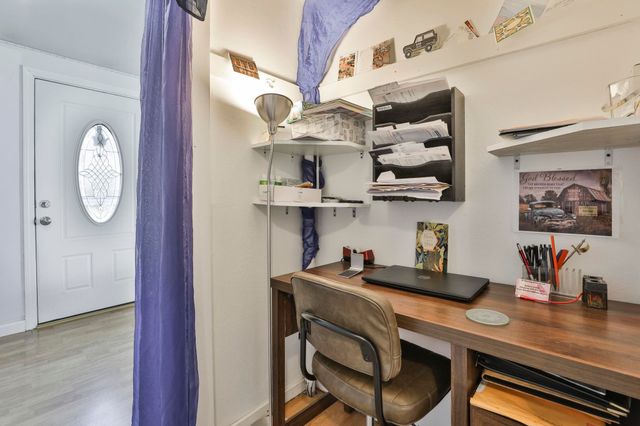 8 Ledgewood Drive, Derry, NH 03038